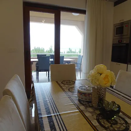 House Roncevic 50 M From Sea A1 Apartmán *