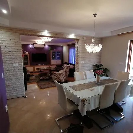 House Roncevic 50 M From Sea A1 Apartment