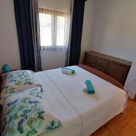 Apartmán House Roncevic 50 M From Sea A1 *