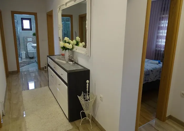 Apartmán House Roncevic 50 M From Sea A1 *