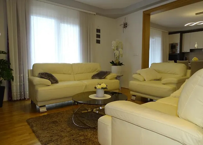 House Roncevic 50 M From Sea A1 アパート