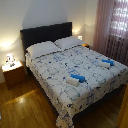 House Roncevic 50 M From Sea A1 Apartament